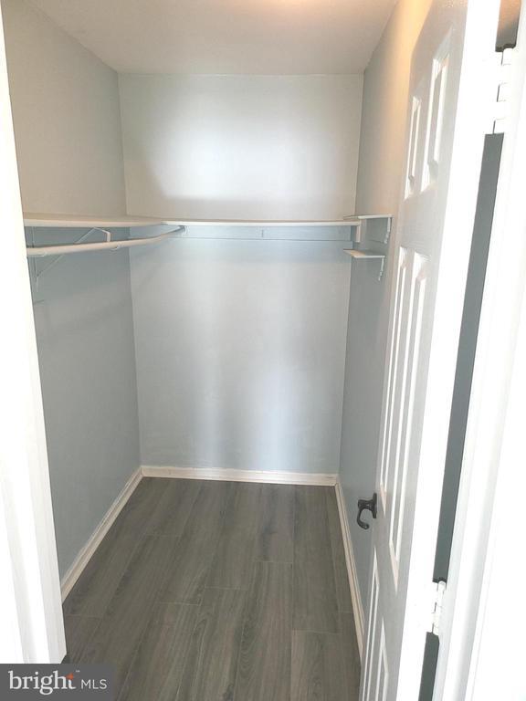 Building Photo - 9381 Scarlet Oak Dr