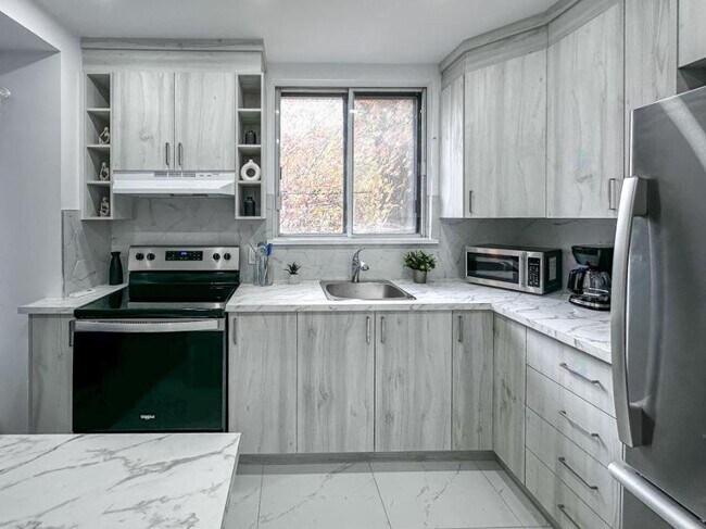 Photo du bâtiment - 720-720 Av. Marin