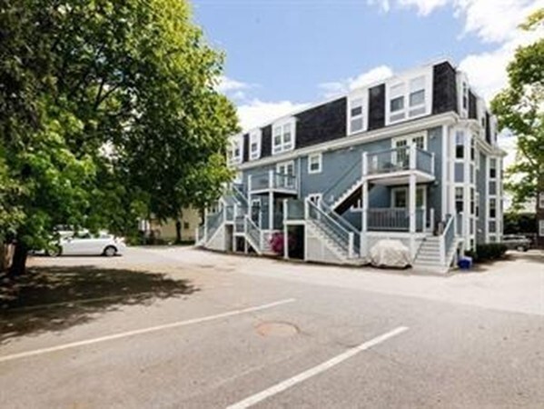 Building Photo - 27 Adamson St