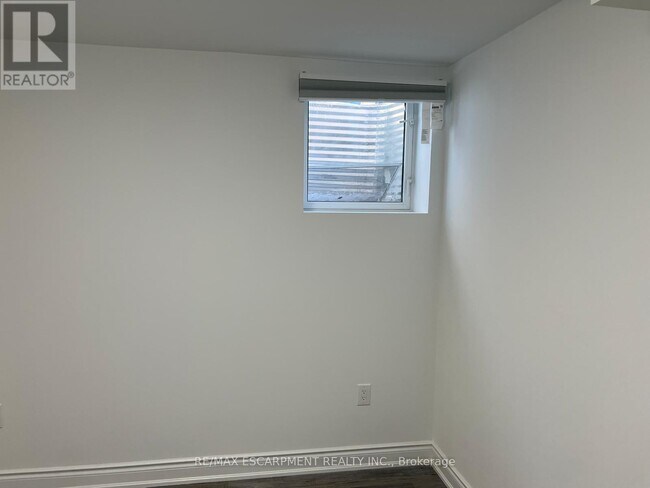 Building Photo - 40 Pagebrook Cres