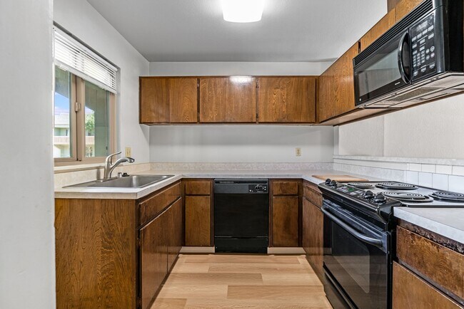 Building Photo - 1115 Camino Del Valle