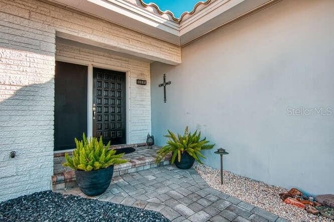 Building Photo - 14665 Crown Dr