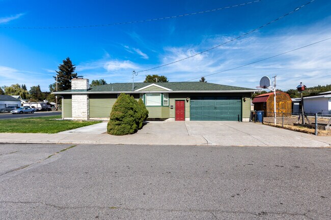 Building Photo - 3605 E Buckeye Ct
