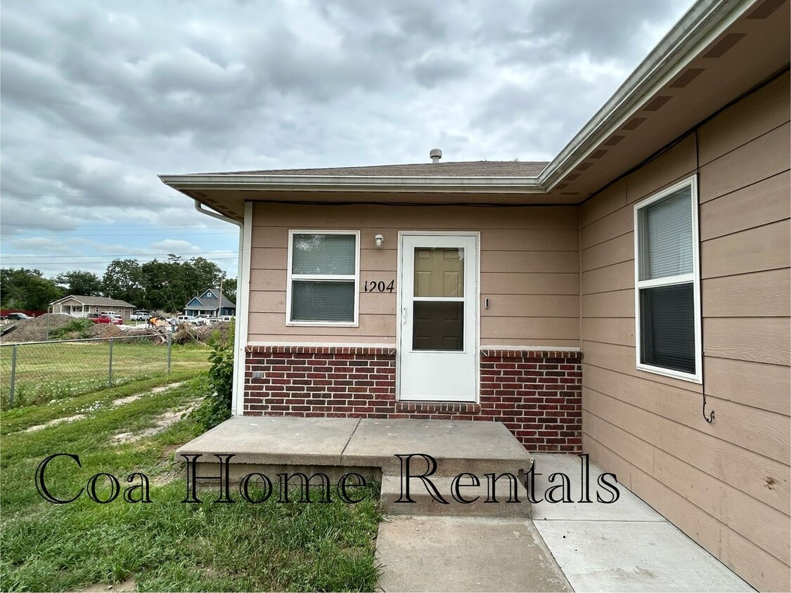 Primary Photo - Northeast Duplex
