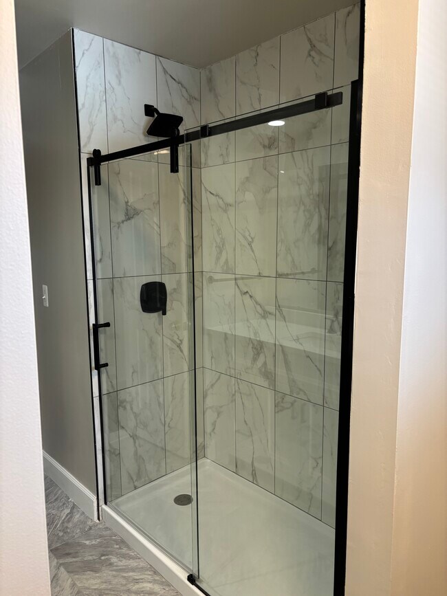 Foto del edificio - 620 Nahma Ave