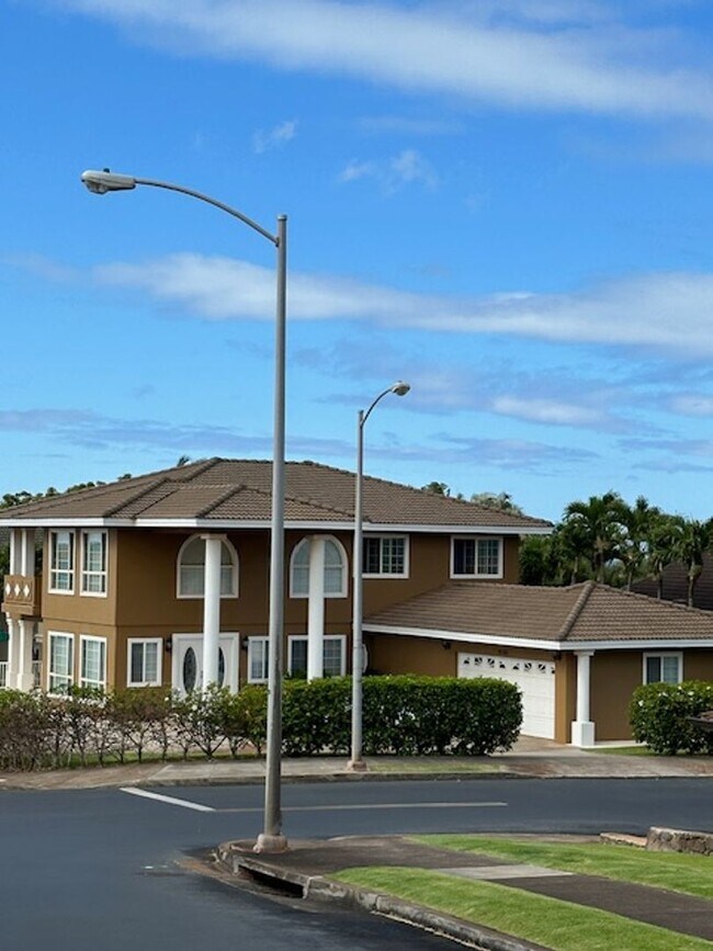 Building Photo - Single Family Executive Style Home in Gated Community