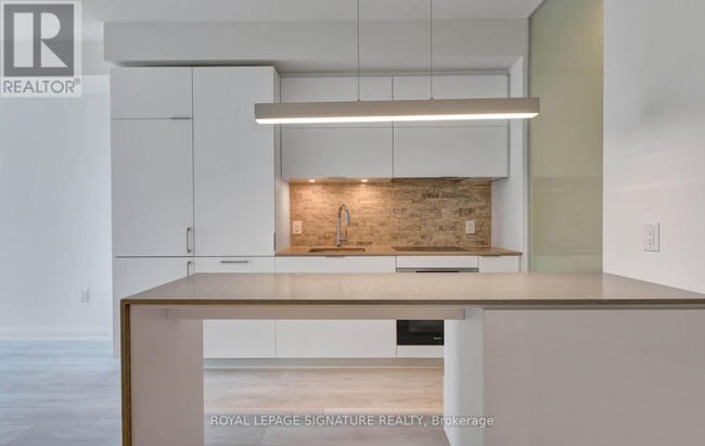 Building Photo - 15 Lower Jarvis St