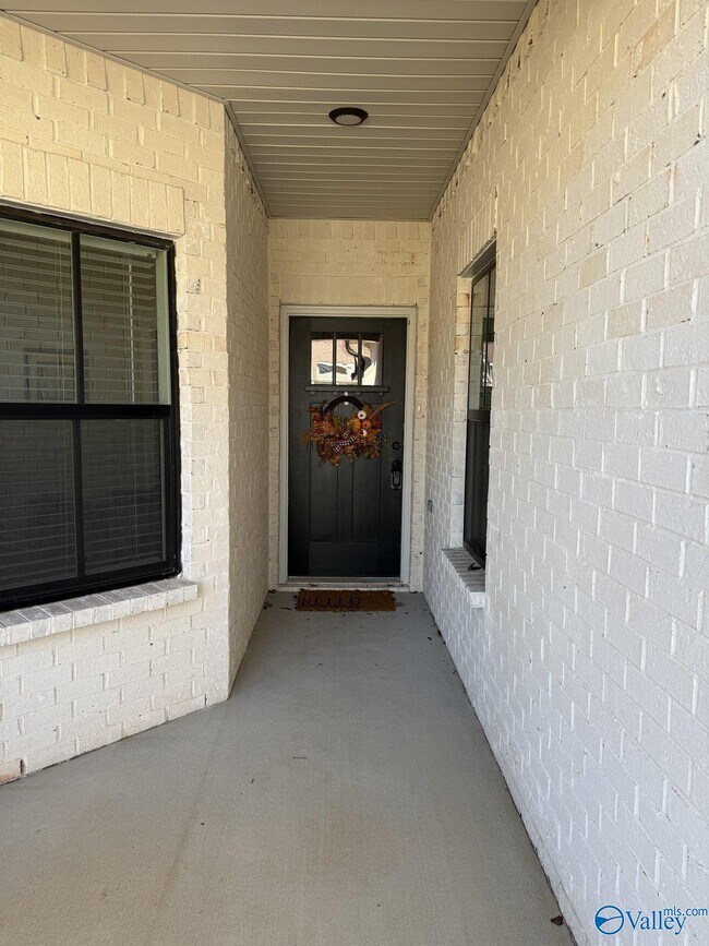 Building Photo - 445 Legend Oak Way SW