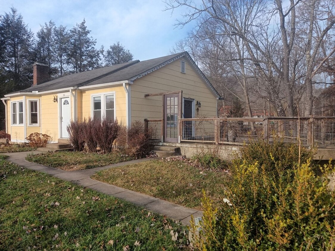 Primary Photo - Beautiful Home in Swannanoa available now!