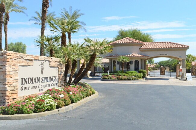 Building Photo - 3 Bedrooms and 2.5 Bathrooms Home on 7th Tee!