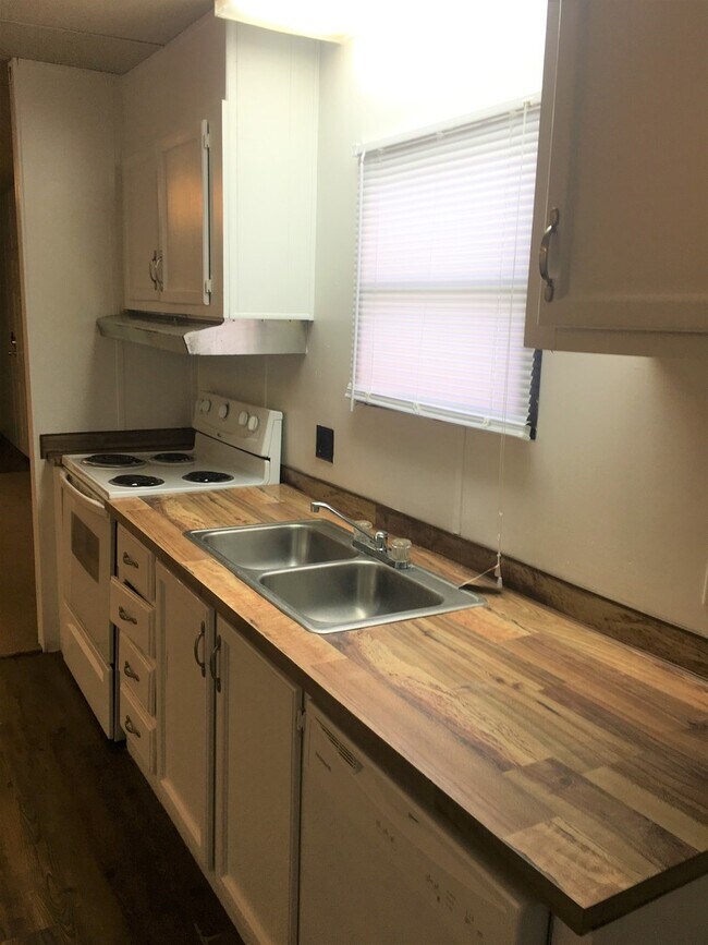 Foto del edificio - Cozy Home with a Covered Porch