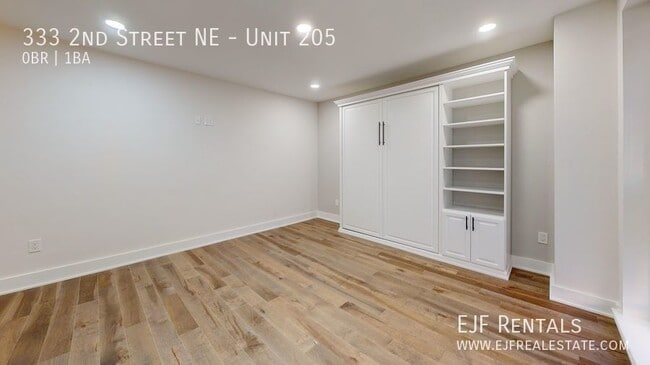 Building Photo - Capitol Hill Studio Apartment-Updated Kitc...