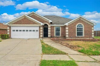 Building Photo - 619 White Swan Dr