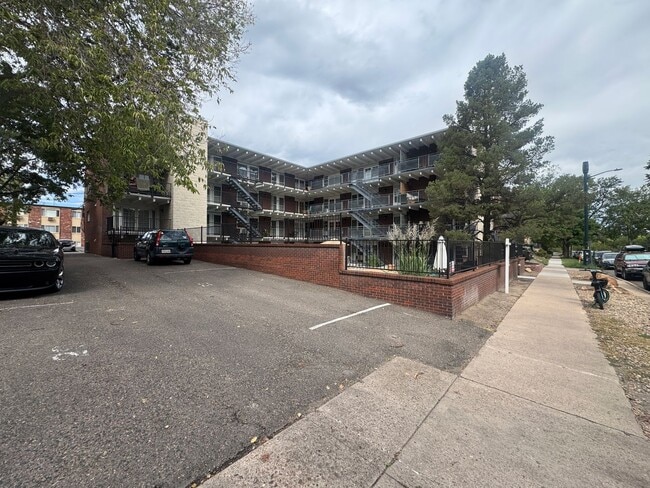 Building Photo - 33 Corona St