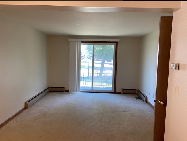 Building Photo - 425 St Lawrence Ave