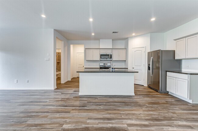 Building Photo - 24303 Alto Gdn Dr