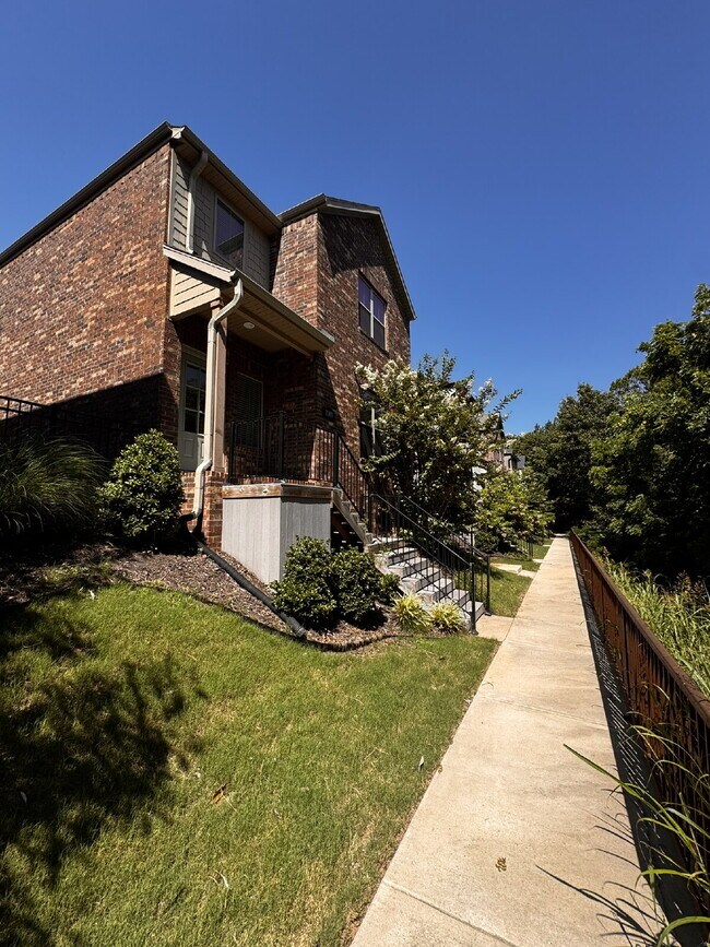 Foto del edificio - 2369 E Amherst Aly