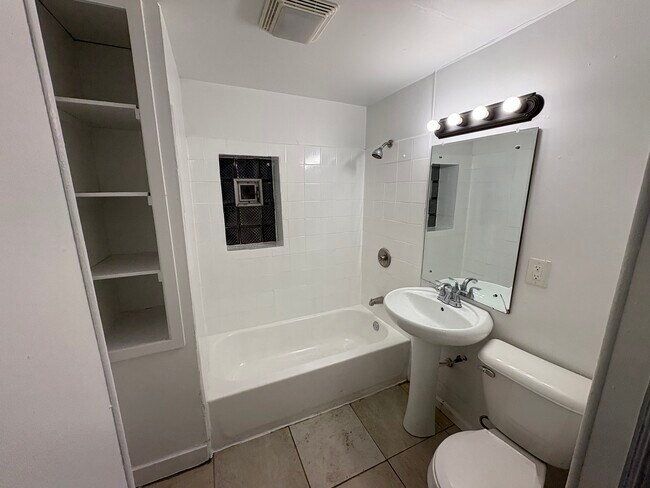 Foto del edificio - 1941-1939 S Winona Ln