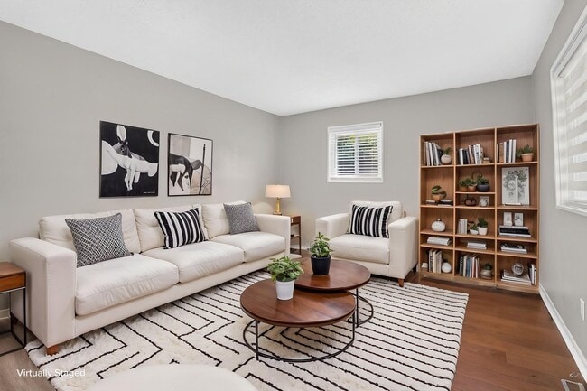 Building Photo - 2956 Valleyview Dr