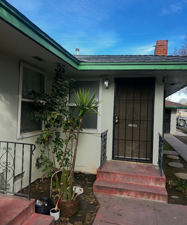 Foto del edificio - 3361 E McKinley Ave