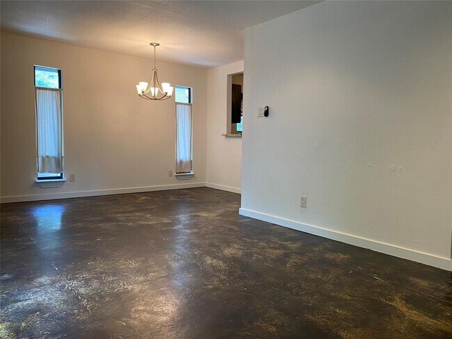 Building Photo - 4121 Avondale Ave