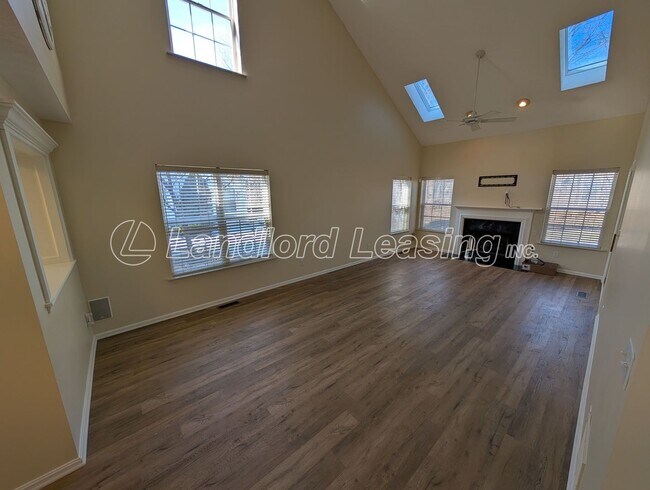 Foto del edificio - French Creek Reserve Condo with Vaulted Ceilings & Skylights