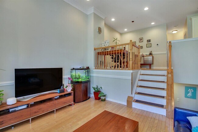 Building Photo - 340 Oswego Ct