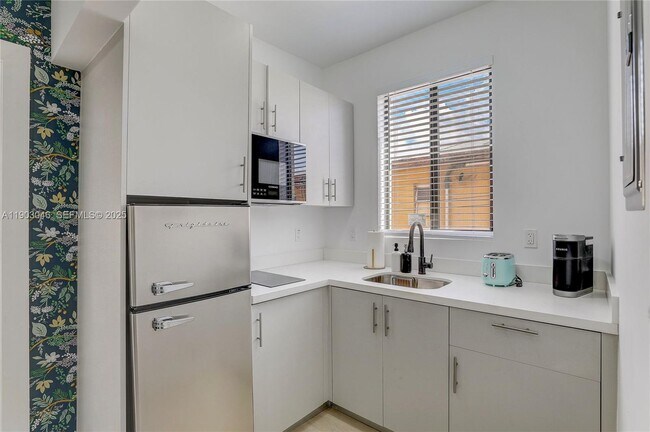 Foto del edificio - 1553 SW 7th St