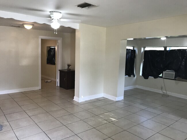 Photo - 635 NW 10th Terrace Apartment