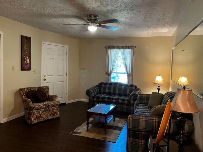 Foto del edificio - Furnished 2 Bedroom in Riverbend