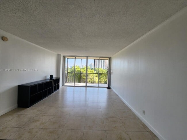 Foto del edificio - 3301 N Country Club Dr