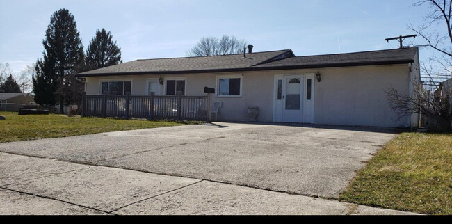 Building Photo - 4344 Broadhurst Dr