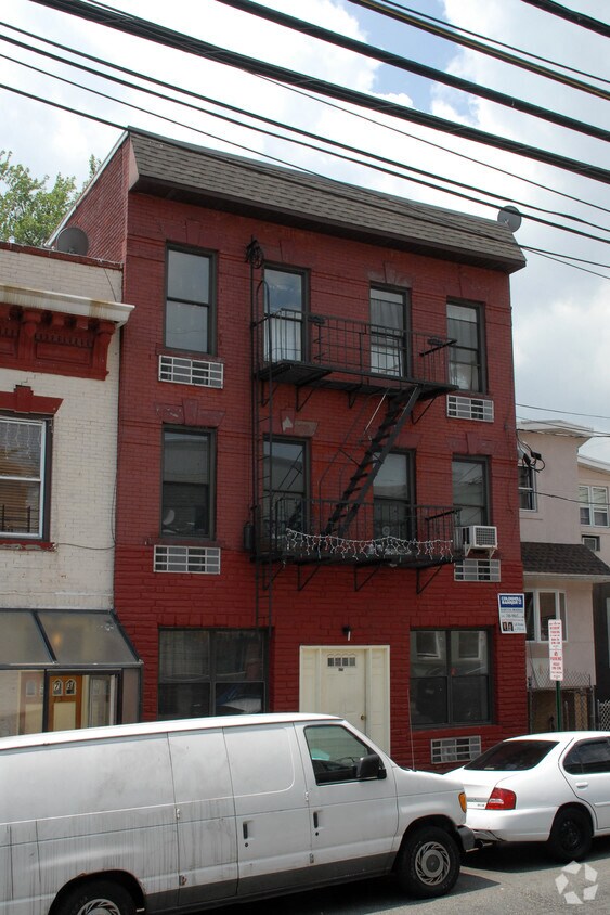 Primary Photo - 575 59th St