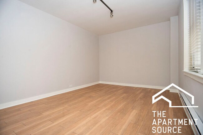 Foto del edificio - 511 W Belmont Ave