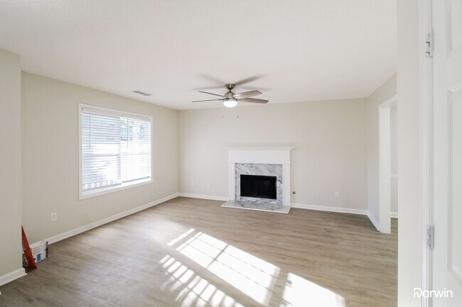 Foto del edificio - 245 Ashland Manor Dr