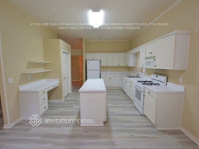 Building Photo - 6860 Dressage Crossing