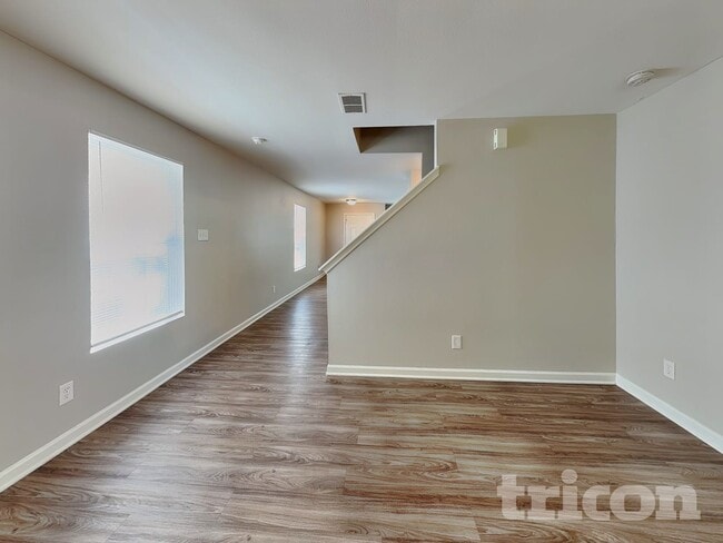 Building Photo - 7242 Fox Point Dr