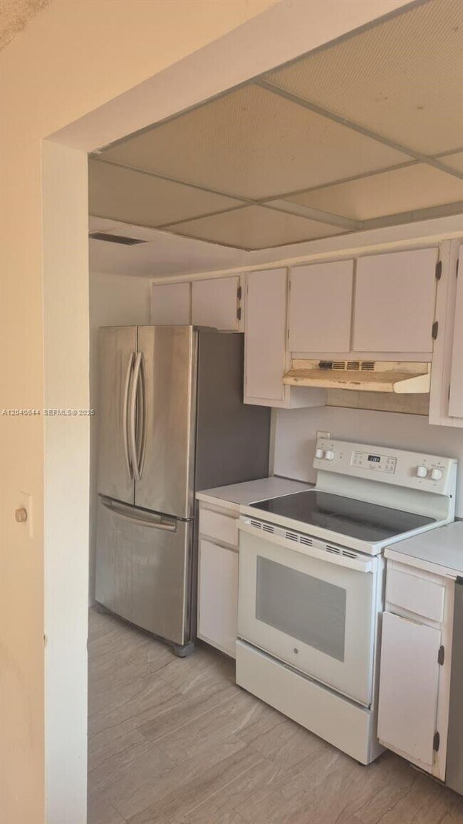 Foto del edificio - 8617 NW 35th St