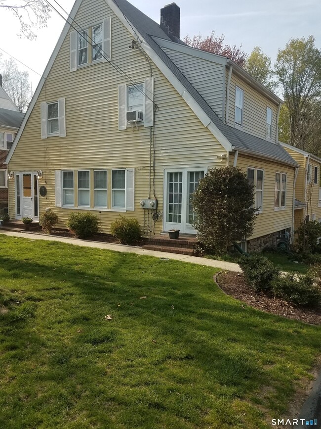 Foto del edificio - 72 Maple Tree Ave