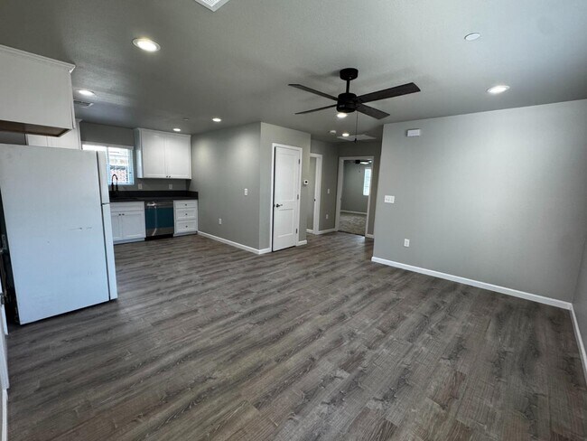 Foto del edificio - 4834 N Fruit Ave