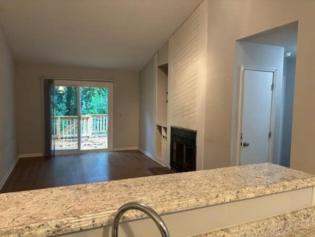 Foto del edificio - 943 W Chatham St