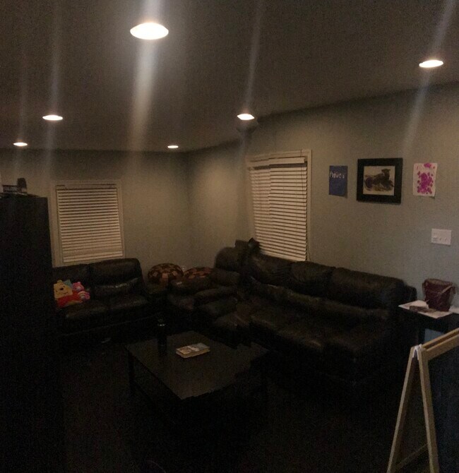 Foto del edificio - 2836 Summerfield Rd