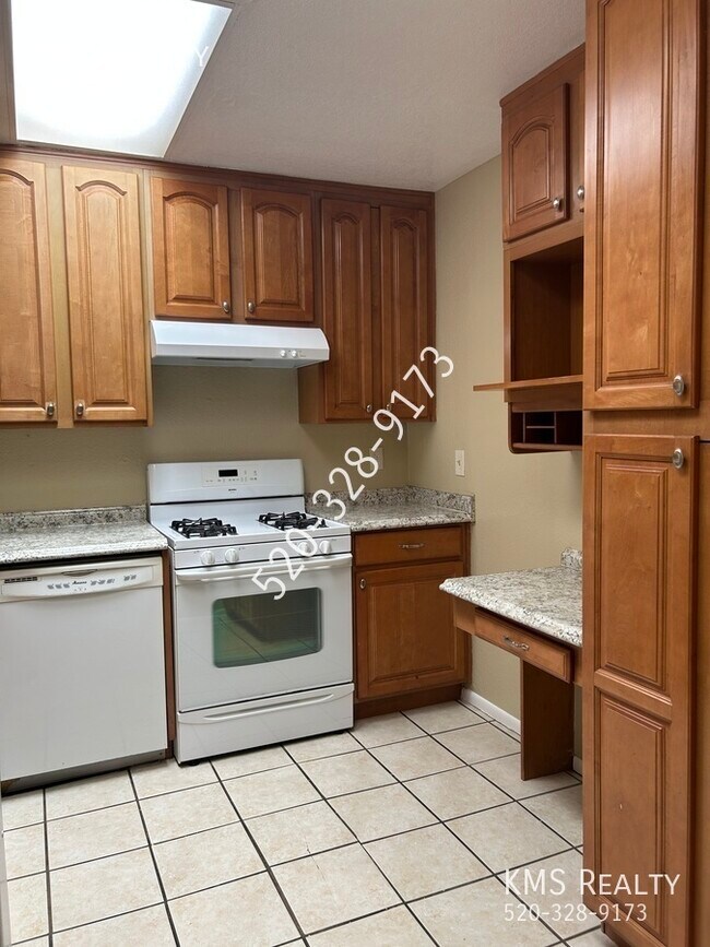 Foto del edificio - 7250 S Camino del Arco Iris