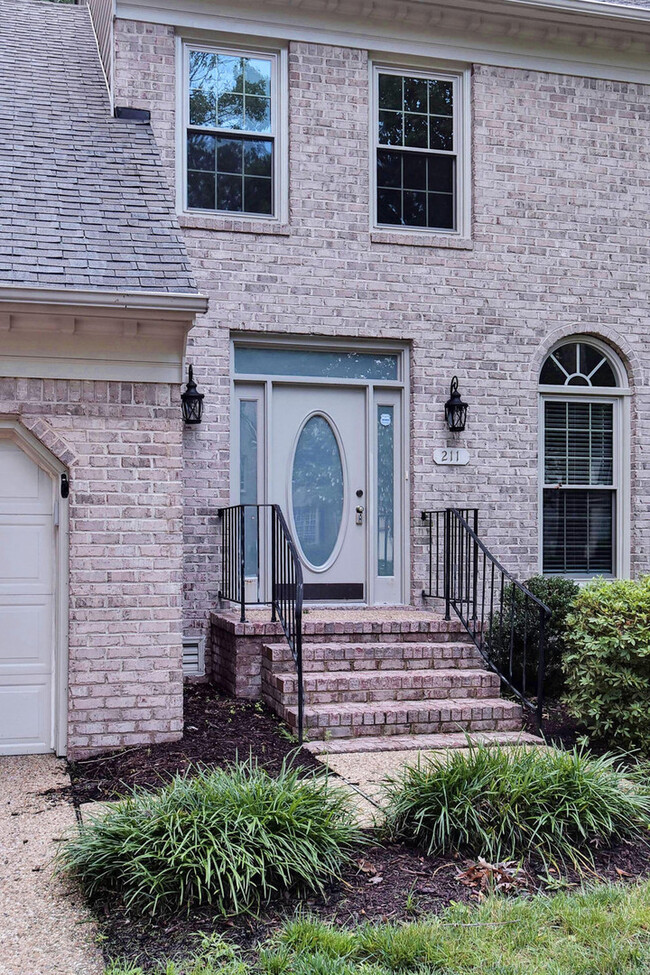 Building Photo - Beautiful Kiln Creek Executive Home