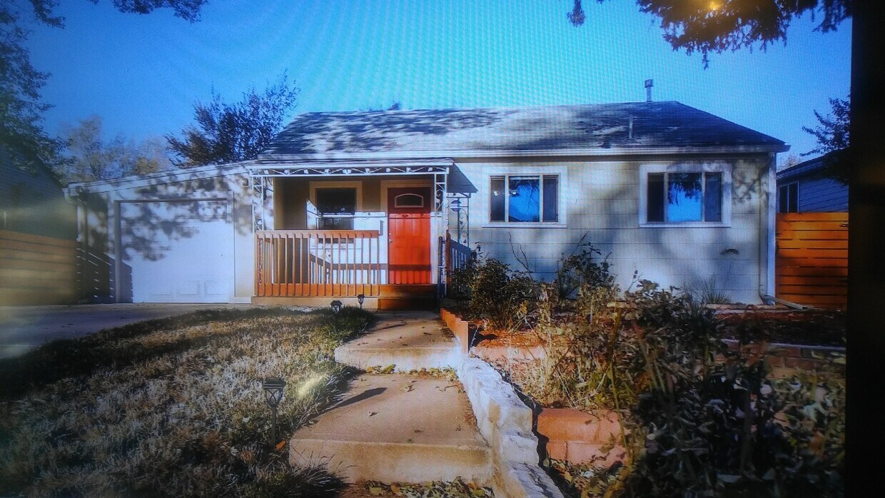 Primary Photo - 2345 S Knox Ct