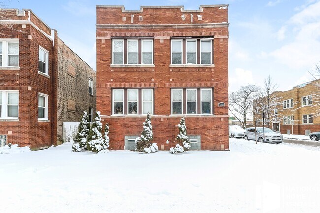 Building Photo - 2858 N Harding Ave