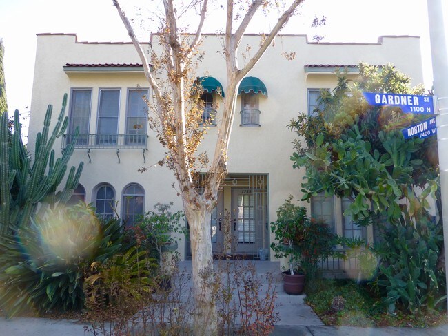 1132 N Gardner St, W Hollywood CA. 90046 - 1132 N Gardner St