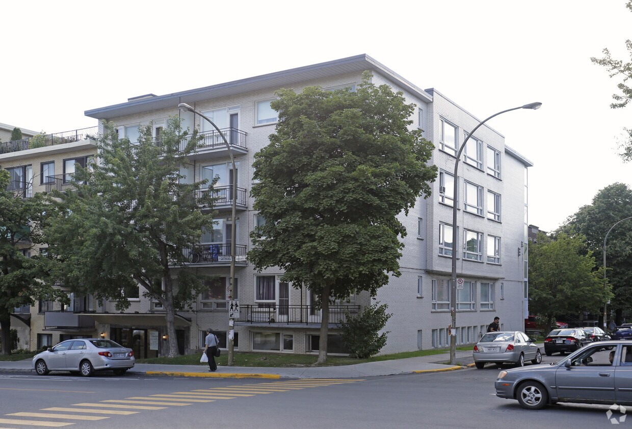 Primary Photo - 3505 Édouard-Montpetit