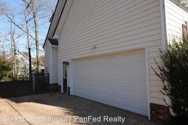 Building Photo - 4700 Summer Lake Cir