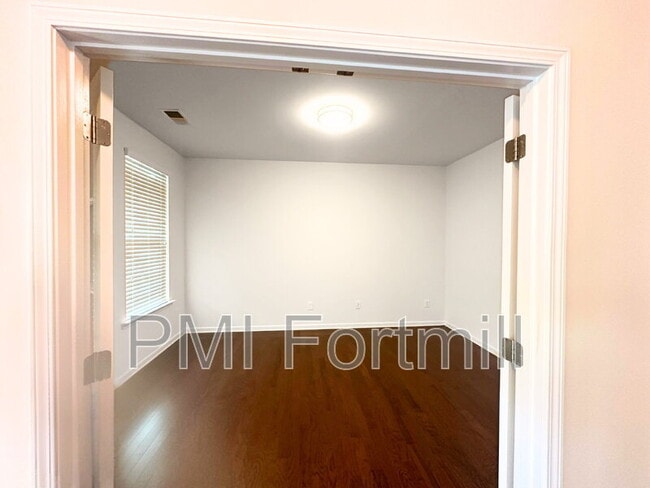 Building Photo - 961 Skywater Dr